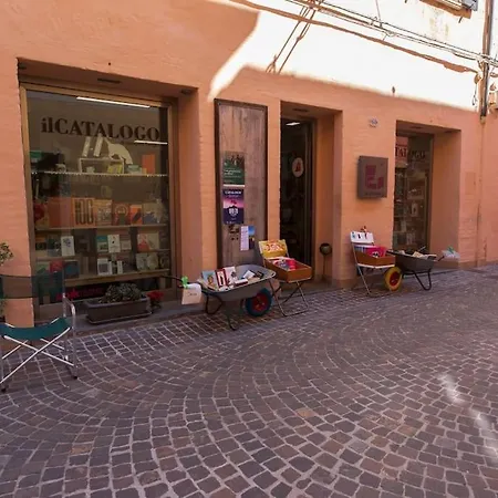 Ducale In Piazza Del Popolo A Apartament Pesaro