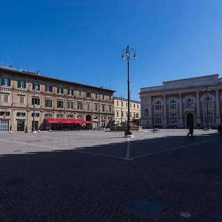 Ducale In Piazza Del Popolo A * Pesaro
