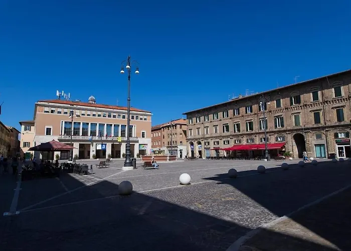 Ducale In Piazza Del Popolo A شقة بيزارو