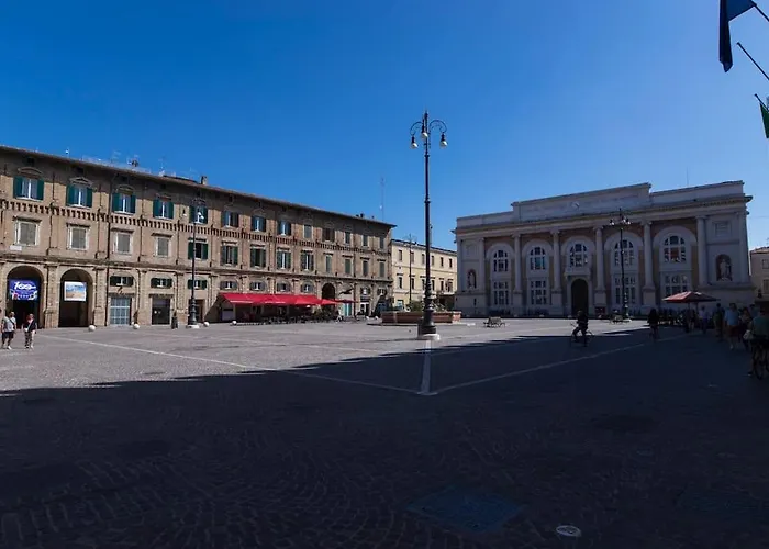 Ducale In Piazza Del Popolo A * Pesaro